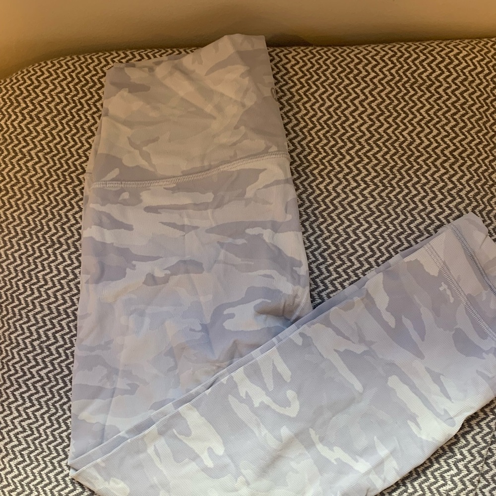 Super cute camp lulu kapri leggings 😻